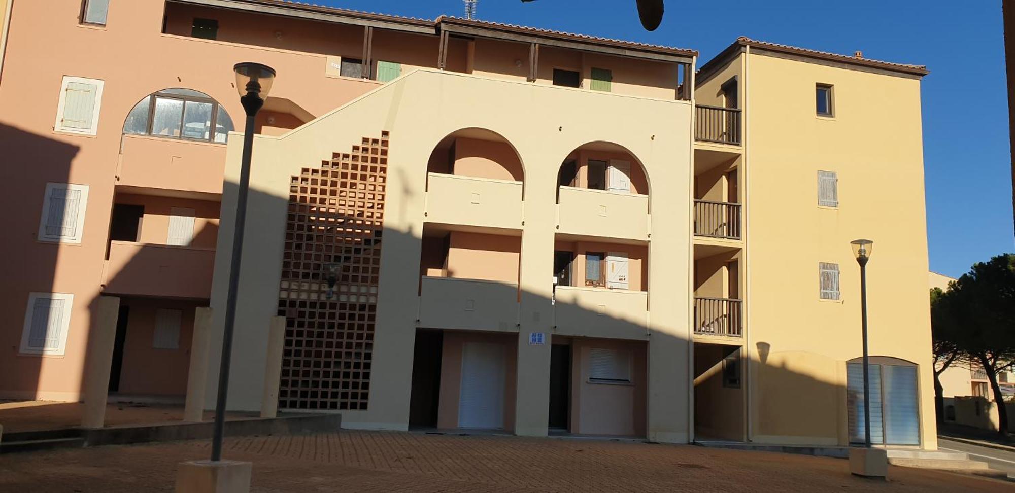פלורי Appt 2 Ou 4 Personnes Avec Piscine, Tennis Et Parking Prive מראה חיצוני תמונה